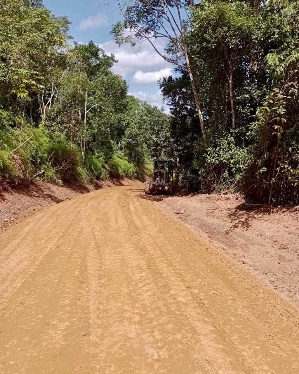 Camacã: Prefeitura aproveita a estiagem e segue em frente na manutenção das estradas vicinais